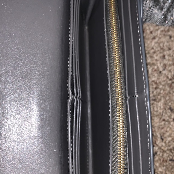 🥊 PRICE DROP
Authentic CELINE | LARGE FLAP WALLET IN GRAINED CALFSKIN GREY - Picture 7 of 14